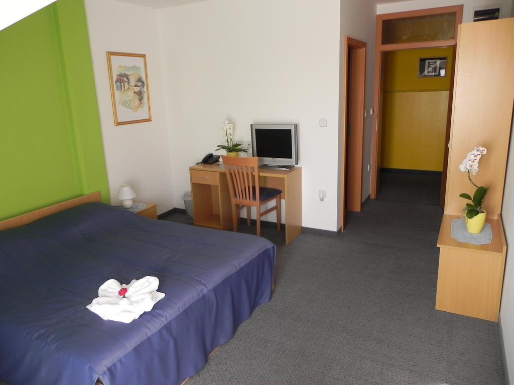 Motel Majolka Ptuj Ngoại thất bức ảnh